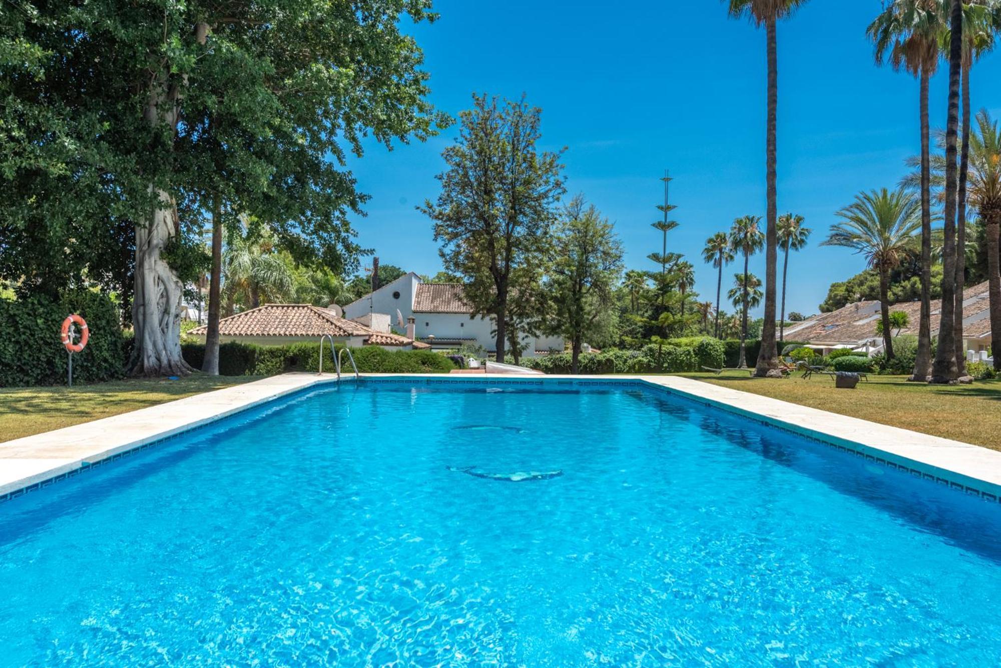Apartment Agrupadas, Family With Amazing Location Marbella
