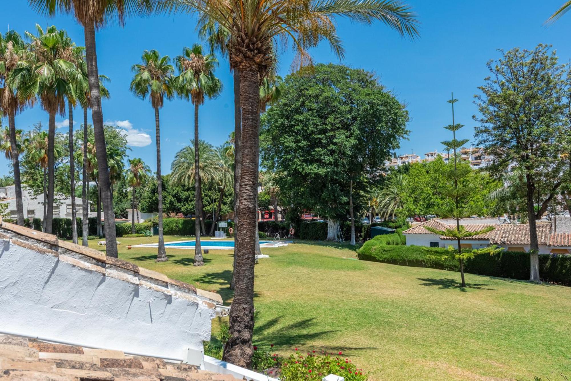 Apartment Agrupadas, Family With Amazing Location Marbella